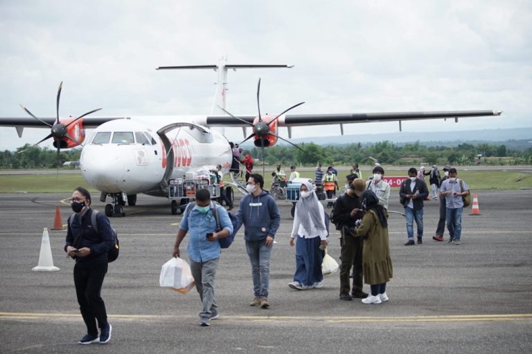 Menggunakan Ransel dengan Baik: Etika di Pesawat yang Perlu Anda Tahu