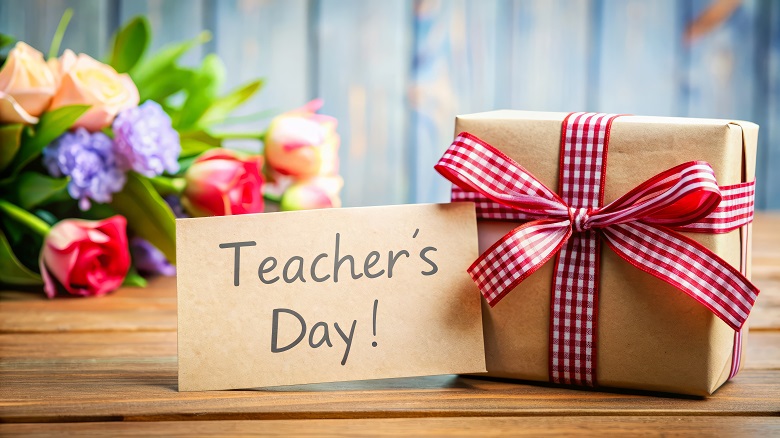 Inspirasi Ide Kado untuk Guru dari Murid yang Penuh Makna