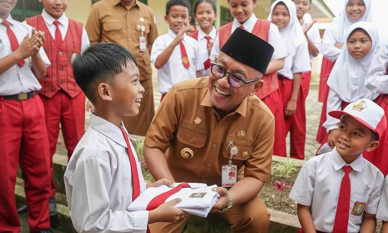 Seragam Gratis dari Pemko Diterima 6965 Siswa Tanjungpinang