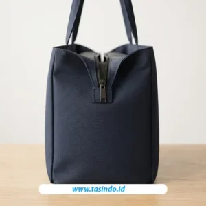 Contoh tas seminar custom dengan resleting pada bagian utama