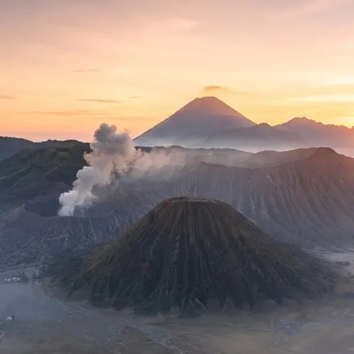 Pemandangan Gunung Bromo sebagai rekomendasi tempat wisata di Indonesia