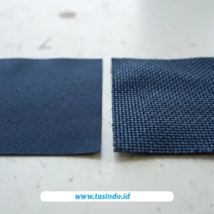 Perbandingan tekstur sampel bahan D300 dan 1680D untuk ransel custom.