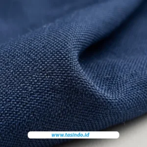 Tekstur kain Oxford dengan struktur anyaman basket weave sebagai bahan pembuatan tas