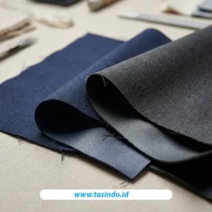 Ilustrasi struktur lapisan PU vs PVC pada kain polyester untuk produksi tas custom